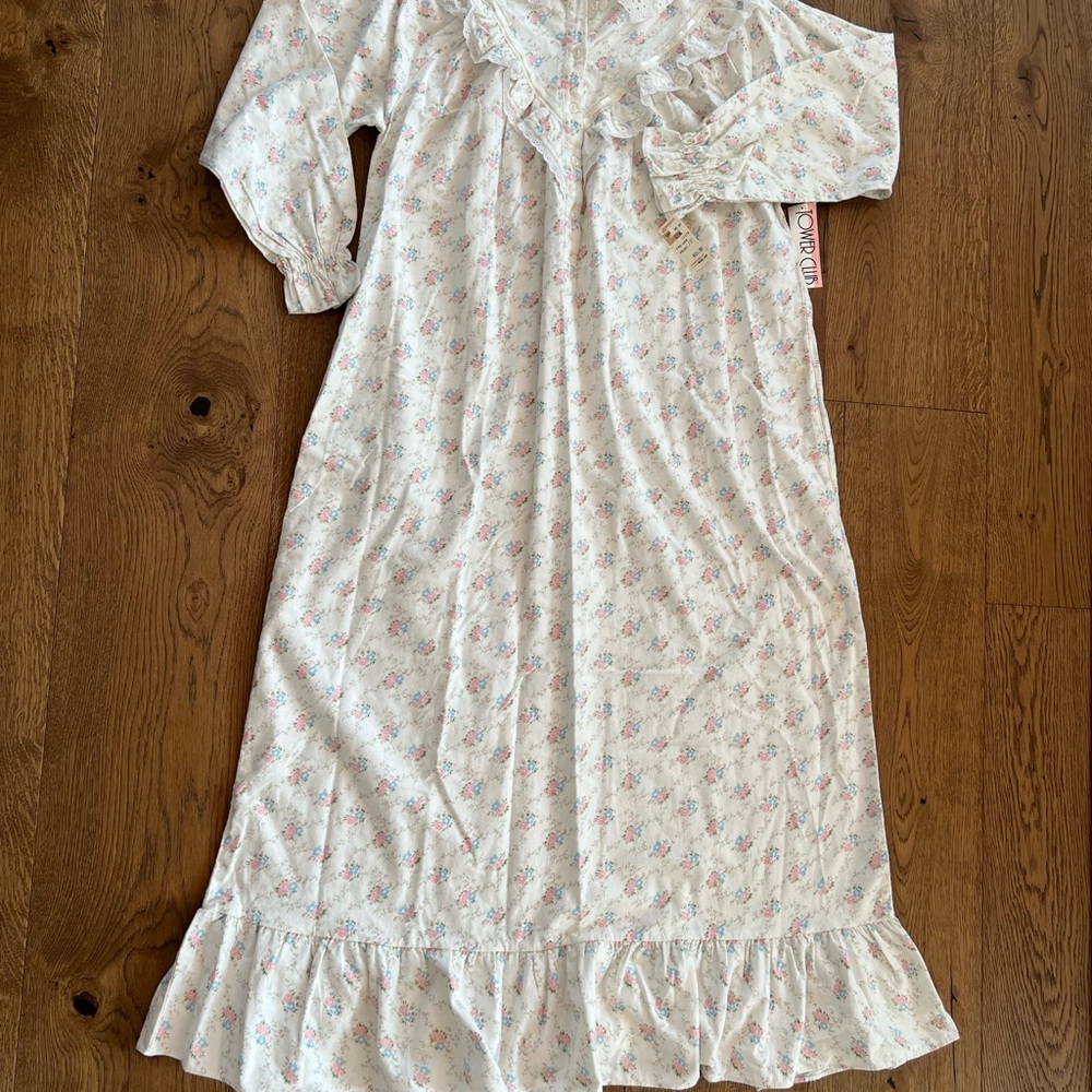 Vintage Tower club Long Flannel Nightgown Size medium floral grandma NWT